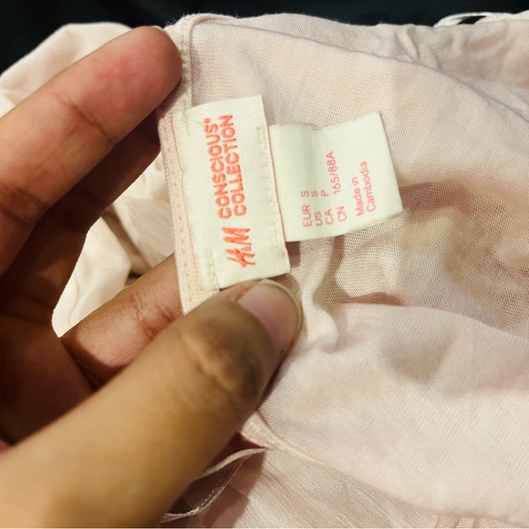 H&M light pink flower detailing top - Picture 7 of 8